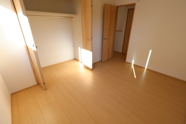 《仲介手数料無料》北区奈良町79-7新築一戸建てハートフルタウンの洋室|撮影日 2025年12月6日 10:00 晴れ