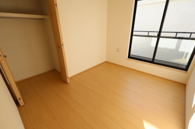 《仲介手数料無料》北区奈良町79-7新築一戸建てハートフルタウンの洋室|撮影日 2025年12月6日 10:00 晴れ