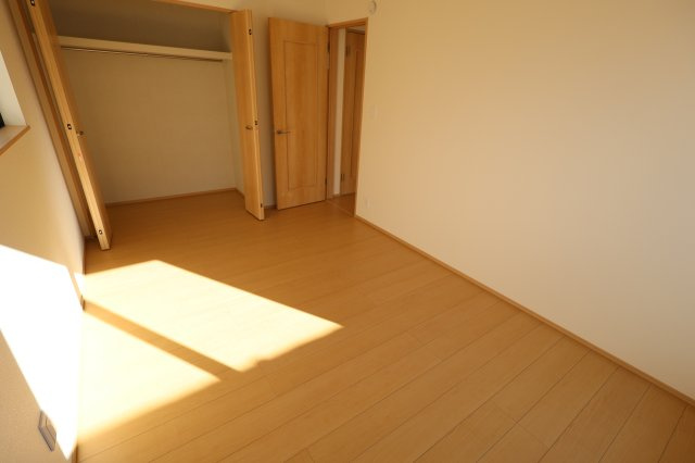 《仲介手数料無料》北区奈良町79-7新築一戸建てハートフルタウンの洋室|撮影日 2025年12月6日 10:00 晴れ