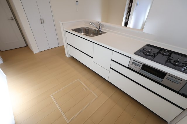 《仲介手数料無料》北区奈良町79-7新築一戸建てハートフルタウンのキッチン|撮影日 2025年12月6日 10:10 晴れ