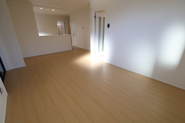 《仲介手数料無料》北区奈良町79-7新築一戸建てハートフルタウンの居間・リビング|撮影日 2025年12月6日 10:10 晴れ