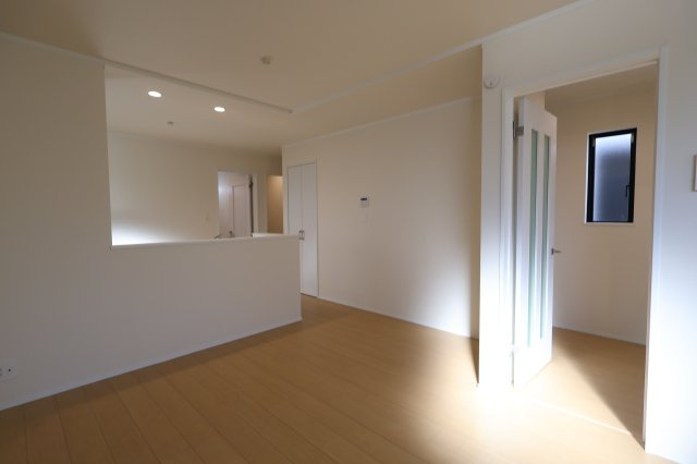 《仲介手数料無料》北区奈良町79-7新築一戸建てハートフルタウンの居間・リビング|撮影日 2025年12月6日 10:10 晴れ