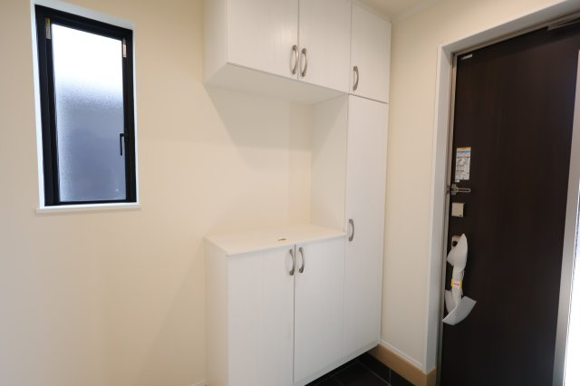 《仲介手数料無料》北区奈良町79-7新築一戸建てハートフルタウンの玄関|撮影日 2025年12月6日 10:10 晴れ