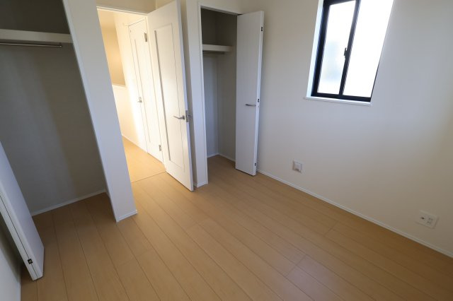 《仲介手数料無料》北区奈良町79-7新築一戸建てハートフルタウンの洋室|撮影日 2025年12月6日 10:10 晴れ