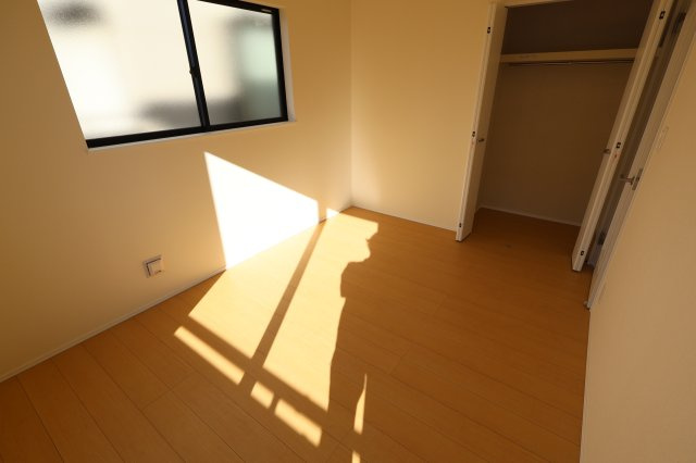 《仲介手数料無料》北区奈良町79-7新築一戸建てハートフルタウンの洋室|撮影日 2025年12月6日 10:10 晴れ