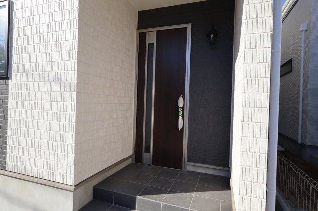 《仲介手数料無料》北区奈良町79-7新築一戸建てハートフルタウンの玄関|撮影日 2025年12月6日 10:10 晴れ