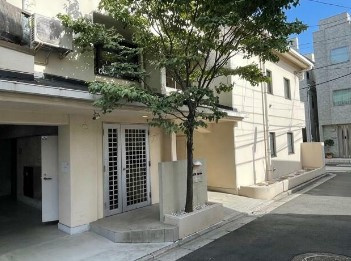 【外観】 | シルクハイム | 鉄筋コンクリート造のがっちりとした建物。