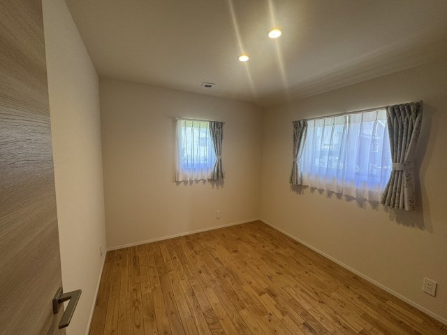 上田市五加　売中古住宅の洋室|2F：洋室