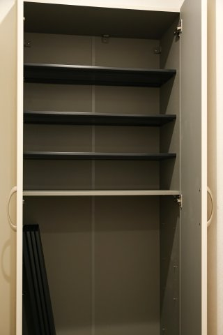 【収納】 | シュロス陣原 | シューズBOXがあるので散らかりがちな玄関もスッキリ片付きます。