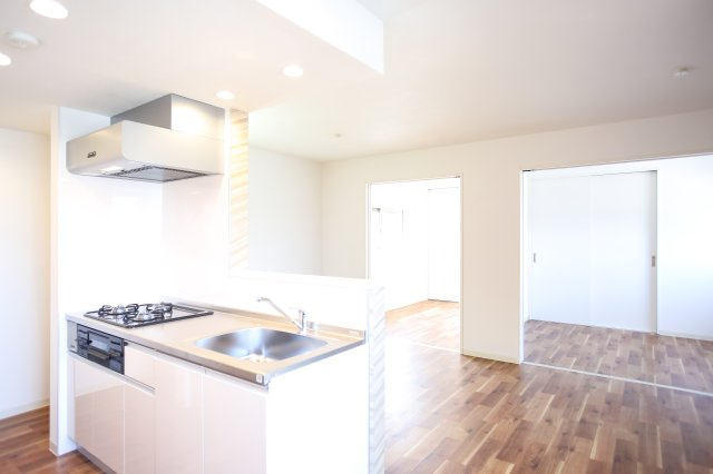 【キッチン】 | シュロス陣原 | 明るい雰囲気のお部屋です。写真は類似です。