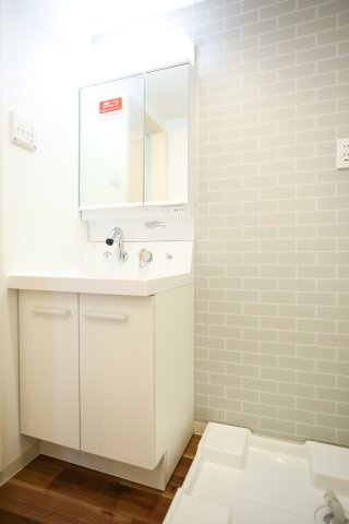 【洗面所】 | シュロス陣原 | 洗濯機置き場完備です。写真は類似です。