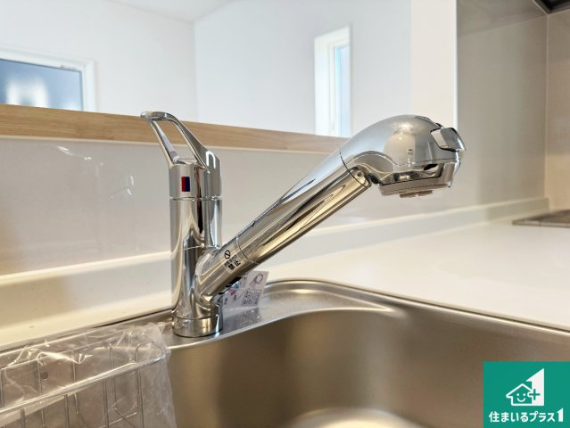 西脇市和布町　第２期　新築一戸建ての設備|浄水器を内蔵！炊飯時、お茶を作る時に安心してお水を使えます！お湯と冷水、浄水と原水、シャワーの切替えもワンタッチです！