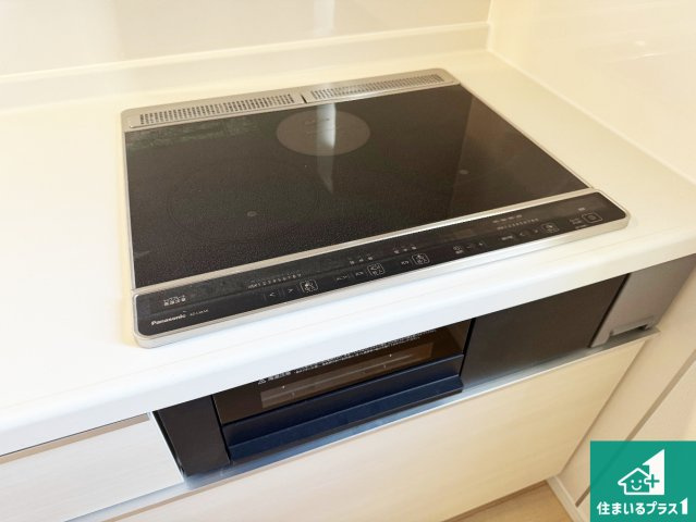 西脇市和布町　第２期　新築一戸建ての設備|火を使わないので、安心なＩＨコンロ！でこぼこが無い構造なので、掃除もしやすく清潔に保てます！