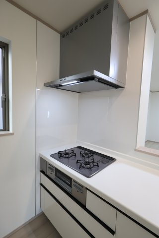 【キッチン】 | 《仲介手数料無料》南区関１丁目8-14(C号棟)新築一戸建てハートフルタウン | 撮影日 2025年11月15日 14:10 晴れ