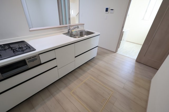 【キッチン】 | 《仲介手数料無料》南区関１丁目8-14(C号棟)新築一戸建てハートフルタウン | 撮影日 2025年11月15日 14:10 晴れ
