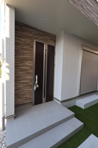 【玄関】 | 《仲介手数料無料》南区関１丁目8-14(C号棟)新築一戸建てハートフルタウン | 撮影日 2025年11月15日 14:10 晴れ