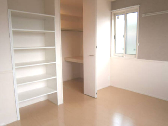 町田市三輪町のアパートの居間・リビング