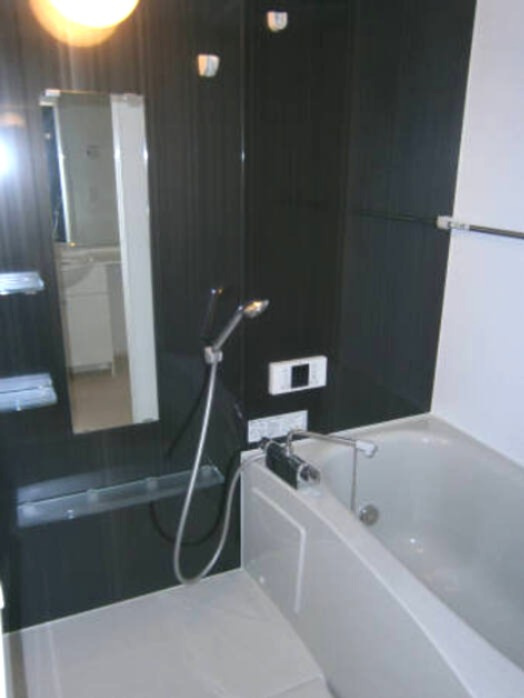 町田市三輪町のアパートの浴室