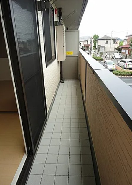 町田市三輪町のアパートのバルコニー