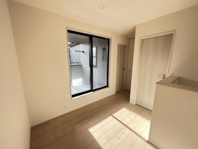 【LiveleGarden】下野市緑 第2 全1棟のその他|〇2Ｆホール〇
２階ホールから直接インナーバルコニーに繋がる設計です。大きなお布団や１階からの洗濯物も干しやすい動線です。
※2025年12月撮影