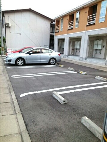 マ－ベラス・ウィングの駐車場