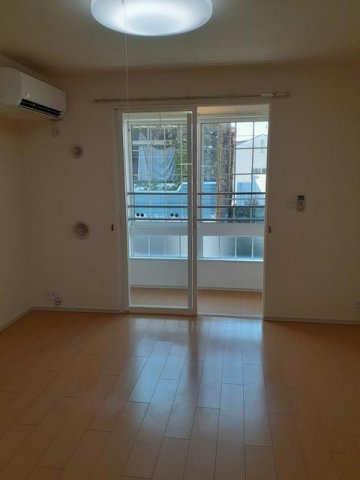 マ－ベラス・ウィングの居間・リビング