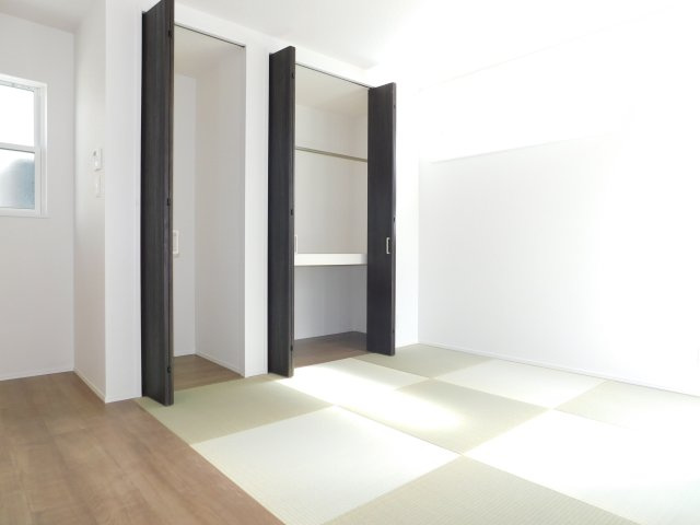 清須市春日上高畑の新築一戸建の居間・リビング|◇タタミコーナー◇　　お子様の遊び場やお昼寝スペースとしても利用できます♪