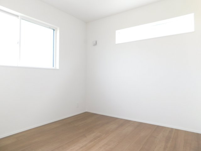 清須市春日上高畑の新築一戸建の洋室|◇洋室◇　　明るい洋室４．５帖　全居室収納完備♪