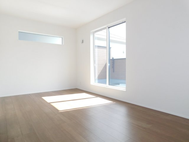 清須市春日上高畑の新築一戸建の洋室|◇洋室◇　　南面で明るい洋室８．７帖　全居室収納完備♪　バルコニー利用可♪　