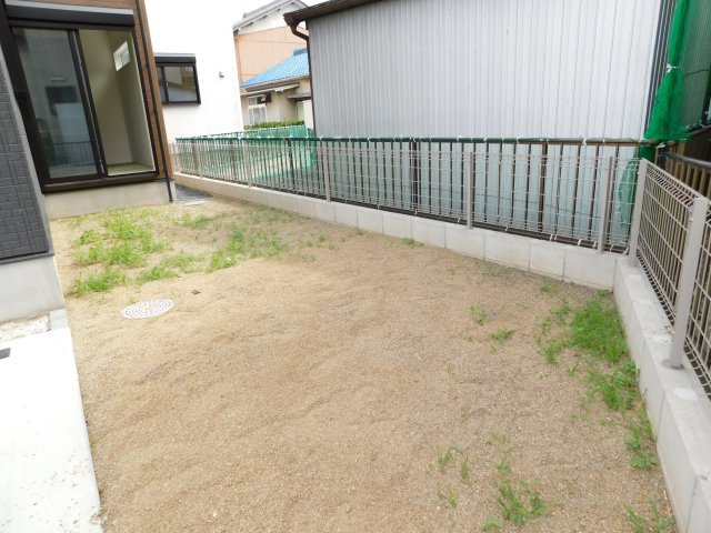 清須市春日上高畑の新築一戸建の庭|◇庭◇　　陽当り良好な広々庭付き♪