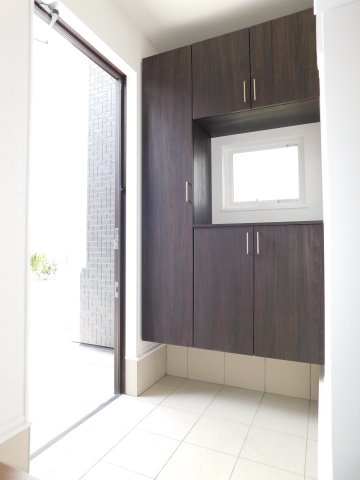 清須市春日上高畑の新築一戸建の玄関|◇玄関収納◇　　家族の履物をしっかりと収納できます♪