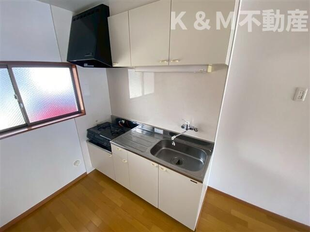 メゾンオーキスＢ棟のキッチン|コンパクトなキッチンで掃除もラクラク