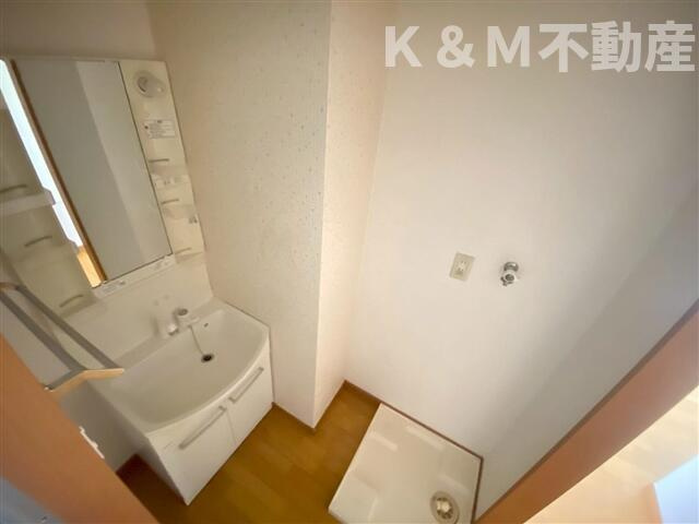 メゾンオーキスＢ棟の洗面所|忙しい朝には欠かせない洗面所です