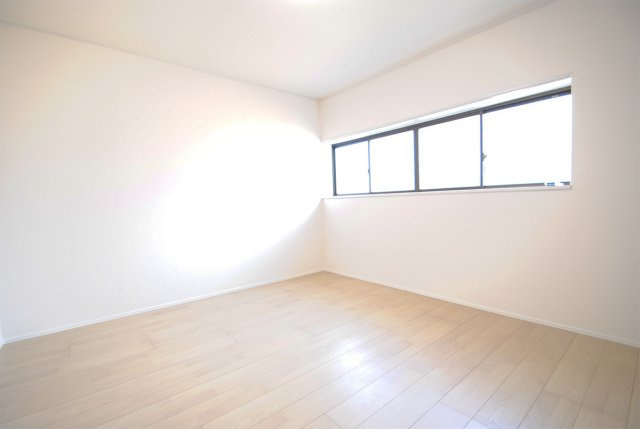 東御市海善寺　売中古住宅の洋室