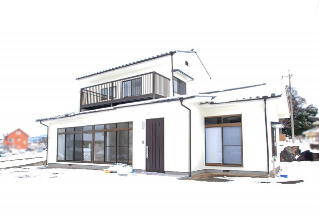 東御市海善寺　売中古住宅の外観