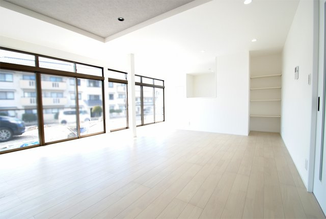 東御市海善寺　売中古住宅の居間・リビング