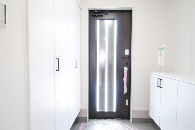 東御市海善寺　売中古住宅の玄関