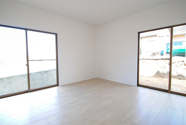 東御市海善寺　売中古住宅の洋室