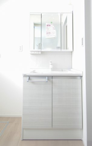 東御市海善寺　売中古住宅の洗面所