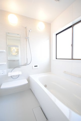 東御市海善寺　売中古住宅の浴室