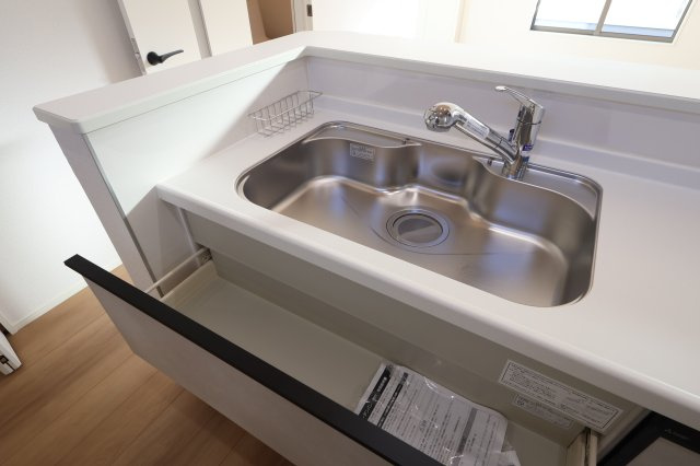 《仲介手数料無料》浦和区瀬ヶ崎１丁目33-18(全1戸)新築一戸建てグラファーレのキッチン|撮影日 2025年11月17日 14:30 晴れ