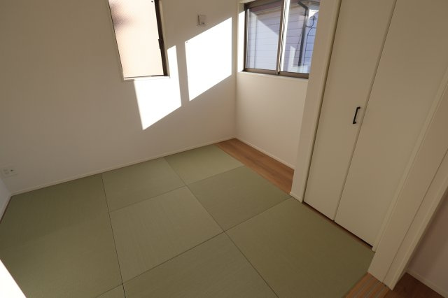 《仲介手数料無料》浦和区瀬ヶ崎１丁目33-18(全1戸)新築一戸建てグラファーレの和室|撮影日 2025年11月17日 14:30 晴れ