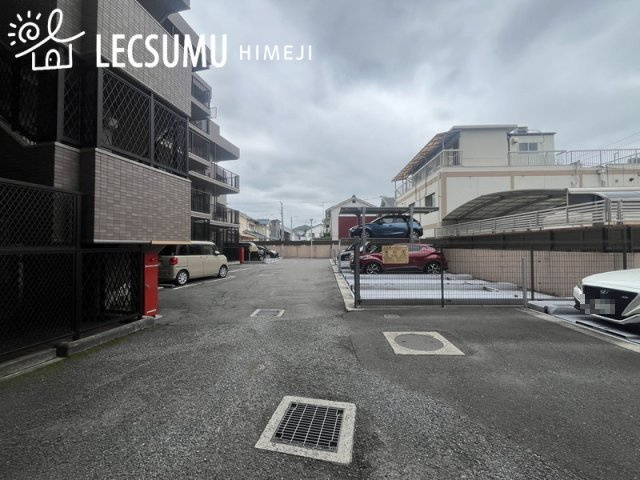 リベール姫路城北の駐車場