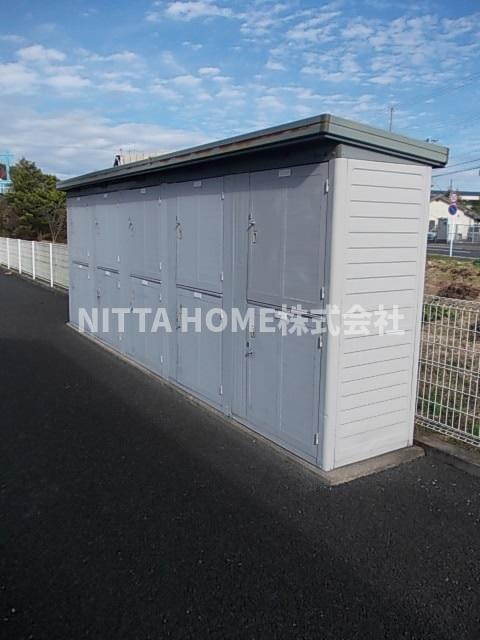 ラーピハイツⅠのその他共用部分|冬用タイヤの収納もOKです◎