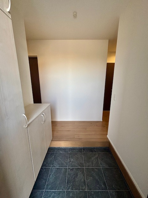 大刀洗町大字山隈  3期  2号棟の玄関|明るさも自慢の玄関ホール。室内が見えないように設計されています