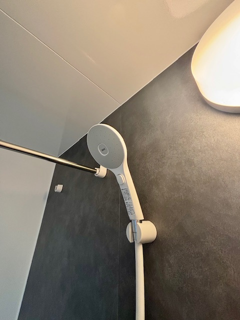 大刀洗町大字山隈  3期  2号棟の浴室|ワイドタイプのシャワーヘッドは気持ちいいですね(^^♪