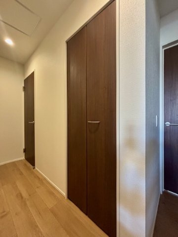 大刀洗町大字山隈  3期  2号棟の収納|廊下の収納も便利ですね♪