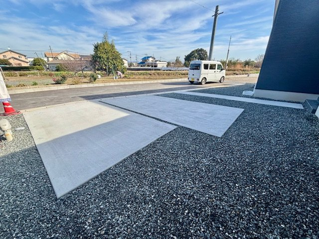 大刀洗町大字山隈  3期  2号棟の駐車場|駐車場も並列でお車の出し入れ楽々ですね♪