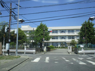 大井町立湘光中学校まで1208m
