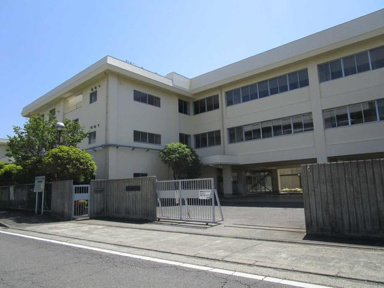大井町立上大井小学校まで813m